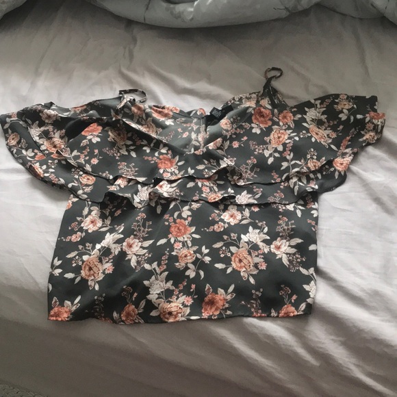 Forever 21 Tops - Green off the shoulder floral shirt